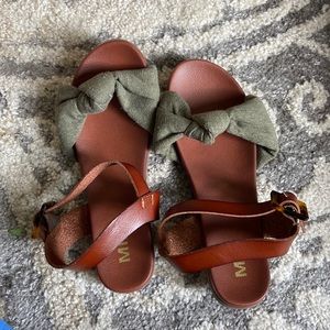 MIA Green bow fashion sandals women’s size 6